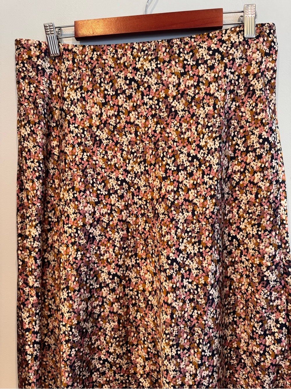 NWT Ann Taylor Factory Ditsy Floral Midi Slip Skirt Size L - Picture 2 of 5